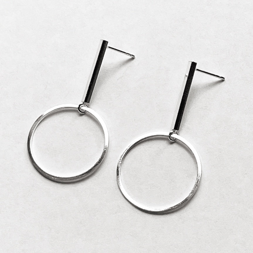 Stemmed circle earring